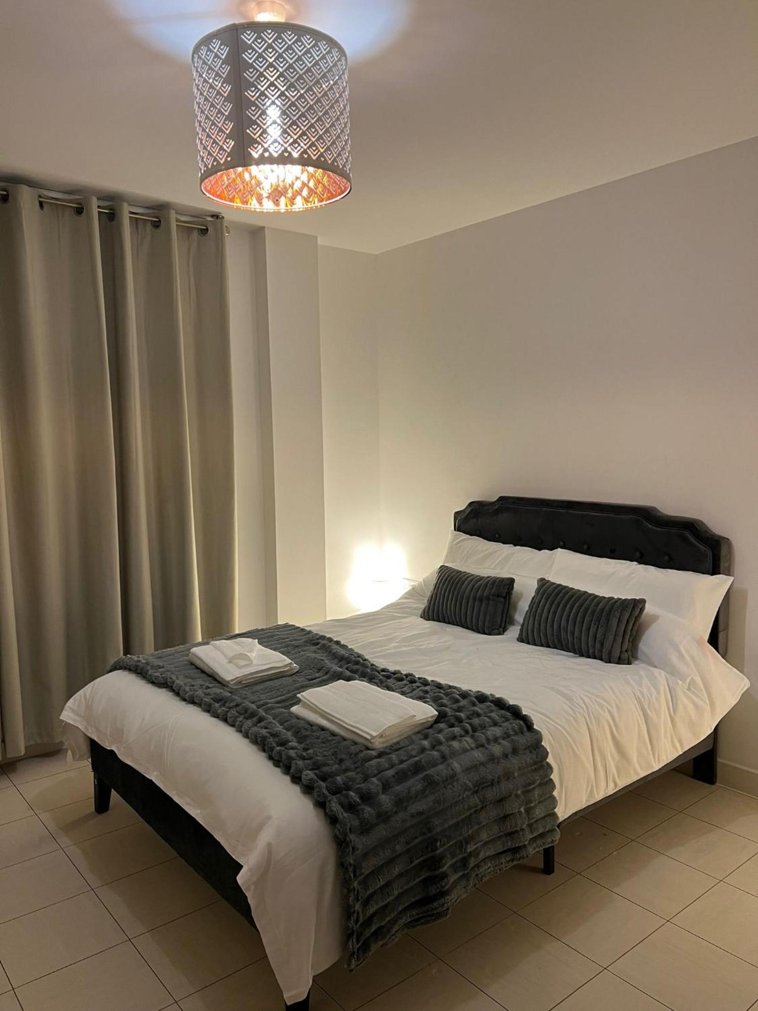 Cozy - 5 Mins From The Tube Apartment